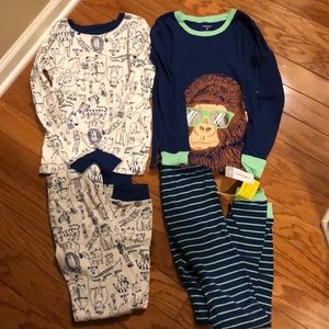 LIKE NEW! carters slim fit pjs zoo animals.